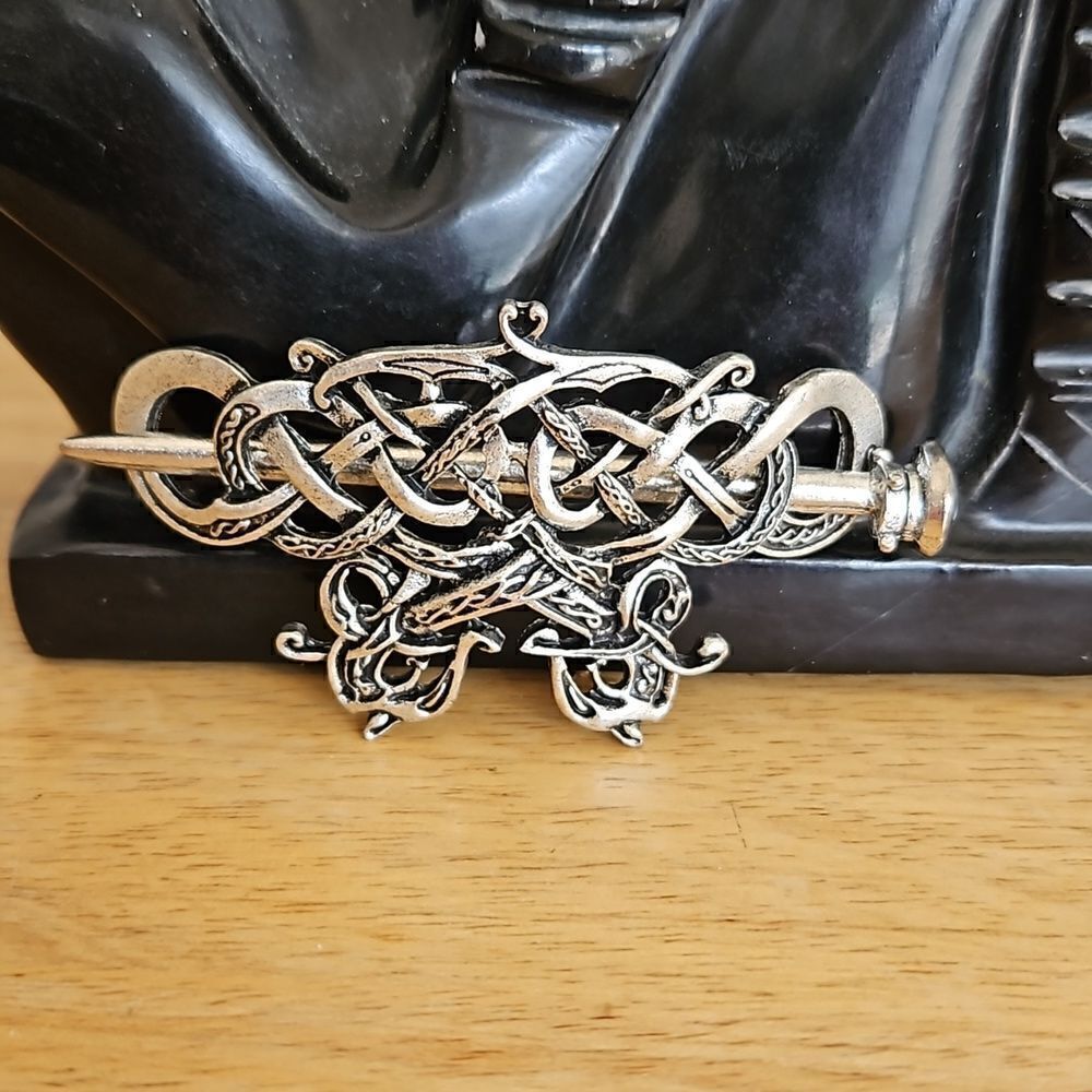 NWOT Silver toned 2 piece Celtic barrette